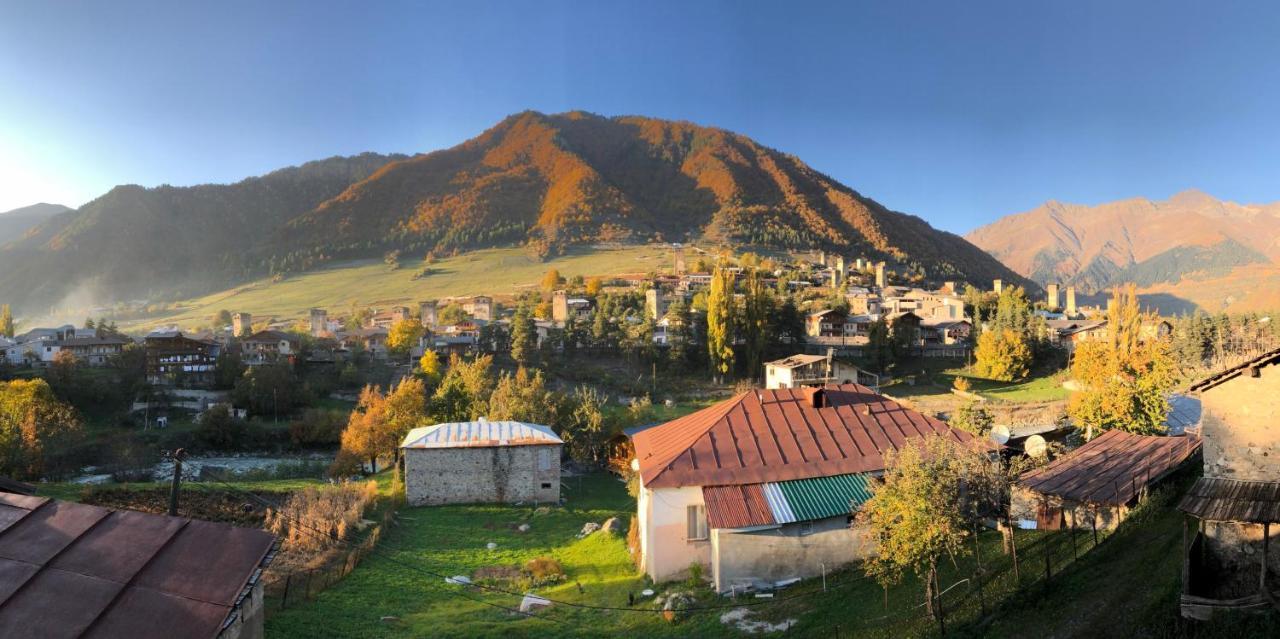 Travel Inn House Mestia • Მოგზაურის Სახლი Екстериор снимка